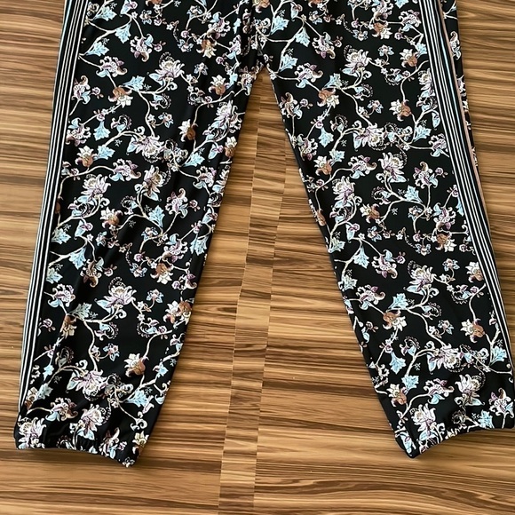 WHITE House Black Market Joggers Size Small - Picture 5 of 12